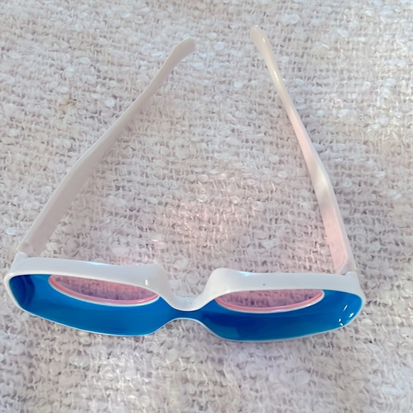 Retro Sunglasses - Picture 8 of 9